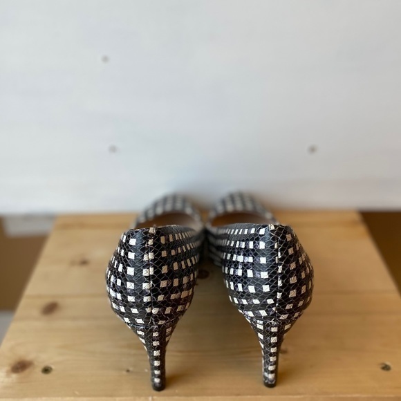 *SOLD* Cole Haan Black & White Leather Checkered Pumps Size: 9 - Picture 3 of 5